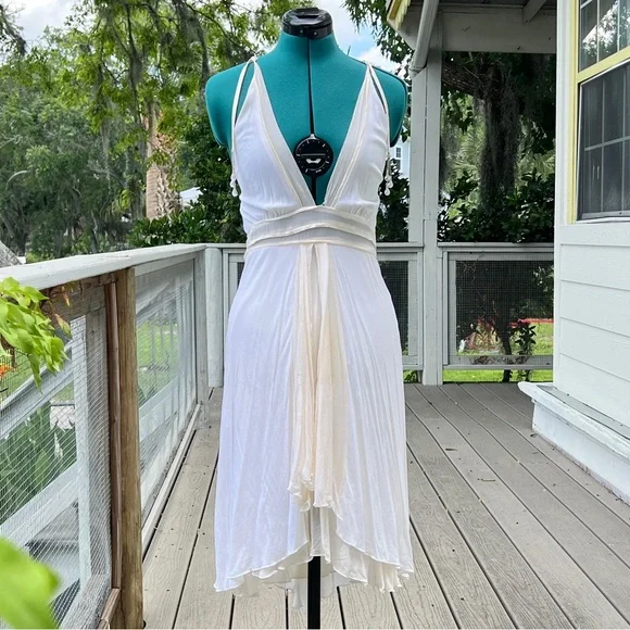 Bebe: Vintage Elegant White Plunge Criss-Cross Dress. Size Medium. - Picture 2 of 13